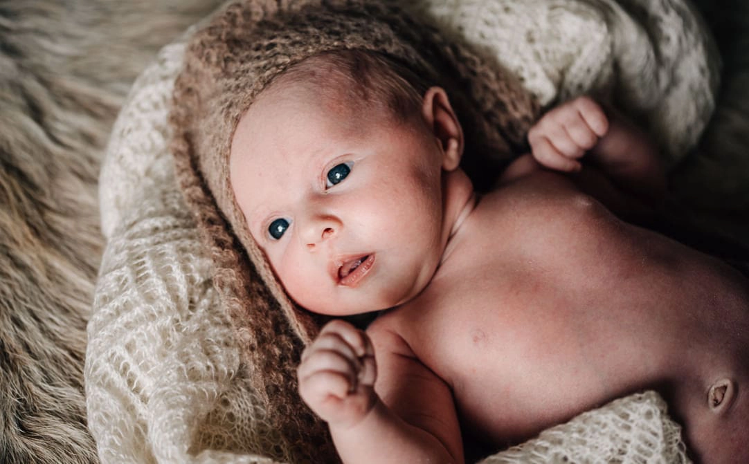 Jung und Wild design - Newborn Fotografie, Homestory, Familienfotos zu Hause mit Baby, First Year Session
