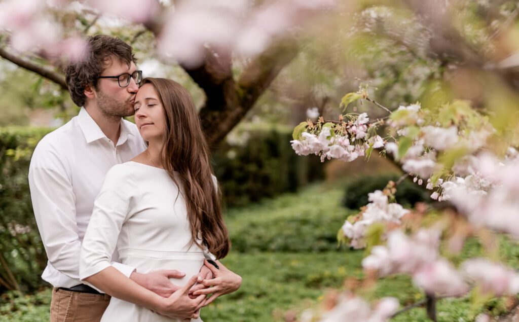 Verlobungsshooting, Engagementshooting, Pärchenfotos, Standesamt Augsburg, Botanischer Garten Augsburg, Hochzeitsfotografie München und Umgebung, Mica Zeitz