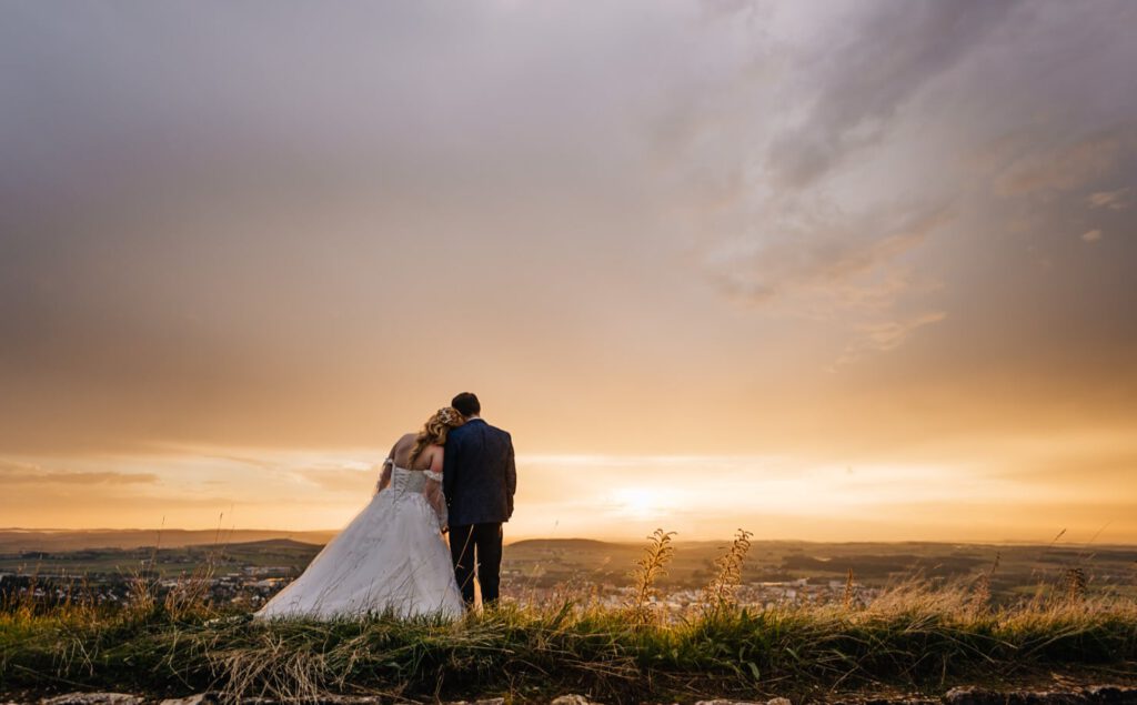 Sommerhochzeit mit Sonnenuntergang auf der Wülzburg in Weißenburg, Hochzeitsfotografien von Mica Zeitz