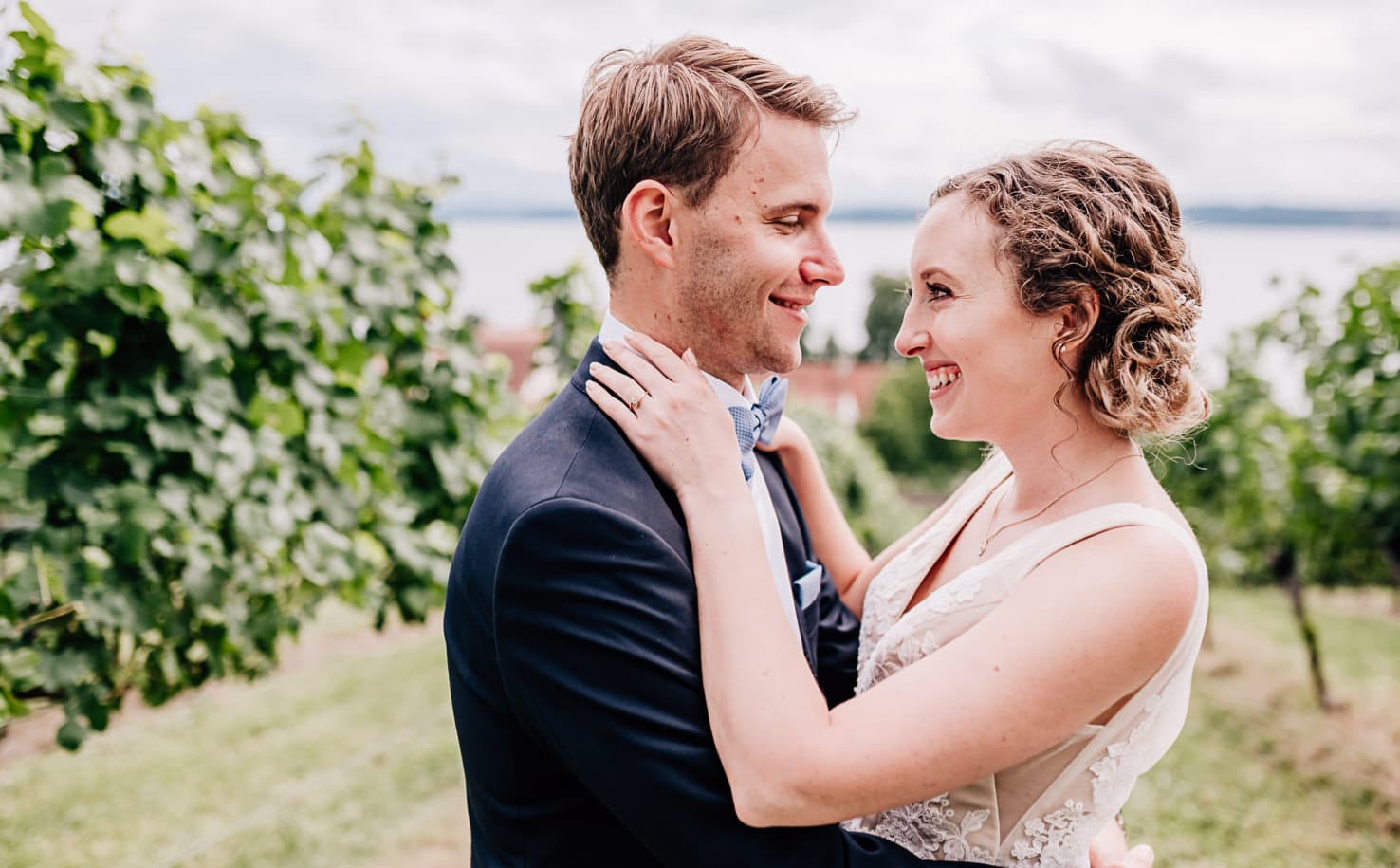 Jung und Wild design - Hochzeitsreportage am Bodensee, Standesamthochzeit in Überlingen, Hochzeitsfotografin in Bayern, München, Ingolstadt, Augsburg, Landshut