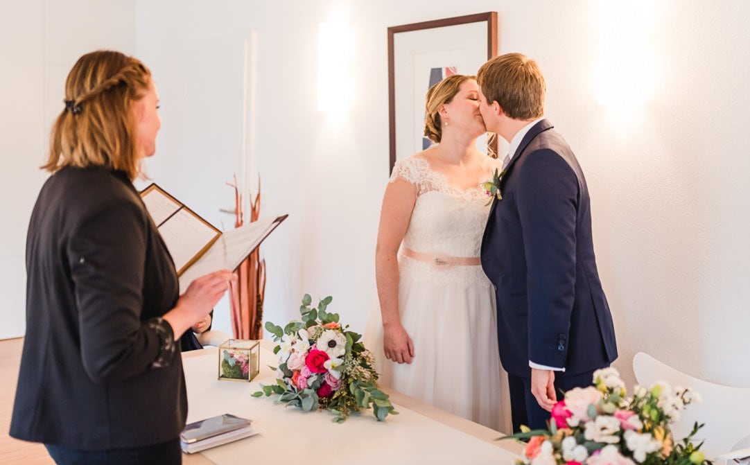 Standesamthochzeit im Pöcking, heller Saal, Herbsthochzeit von Jung und Wild design, Heiraten im LaVilla