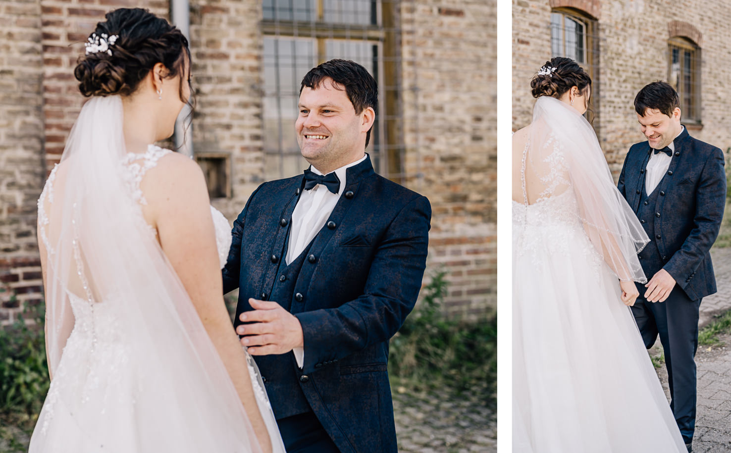 Das Bild zeigt eine Braut und einen Bräutigam in Hochzeitskleidung, die liebevoll miteinander interagieren.