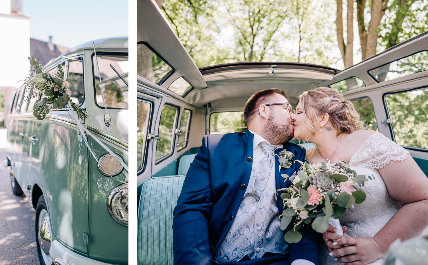 Dieses liebevolle Hochzeitsfoto von Mica Zeitz zeigt ein frisch vermähltes Paar, das sich innig in einem charmanten, vintage Kombiwagen küsst, umgeben von grünem Laub. Die zarten Blumenarrangements und die romantische Atmosphäre unterstreichen die Schönheit des besonderen Moments.
