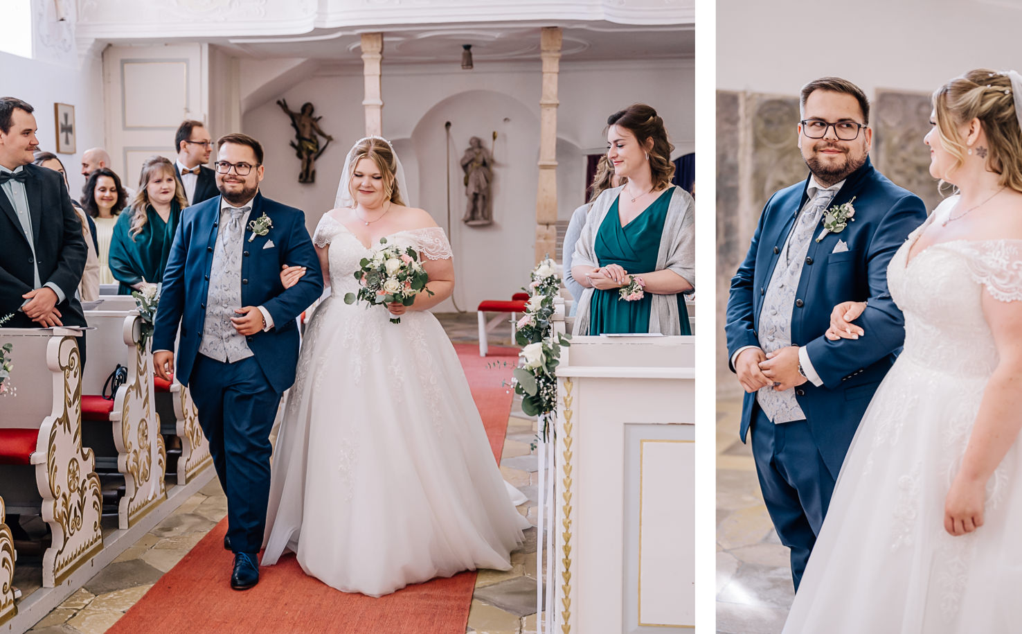Das romantische Hochzeitsbild von Mica Zeitz zeigt das Brautpaar, das liebevoll den Gang entlang schreitet, umgeben von einer festlichen Atmosphäre in einer liebevoll dekorierten Kirche. Die detailreiche Inszenierung und die emotionalen Augenblicke fangen die Bedeutung dieses besonderen Tages perfekt ein.