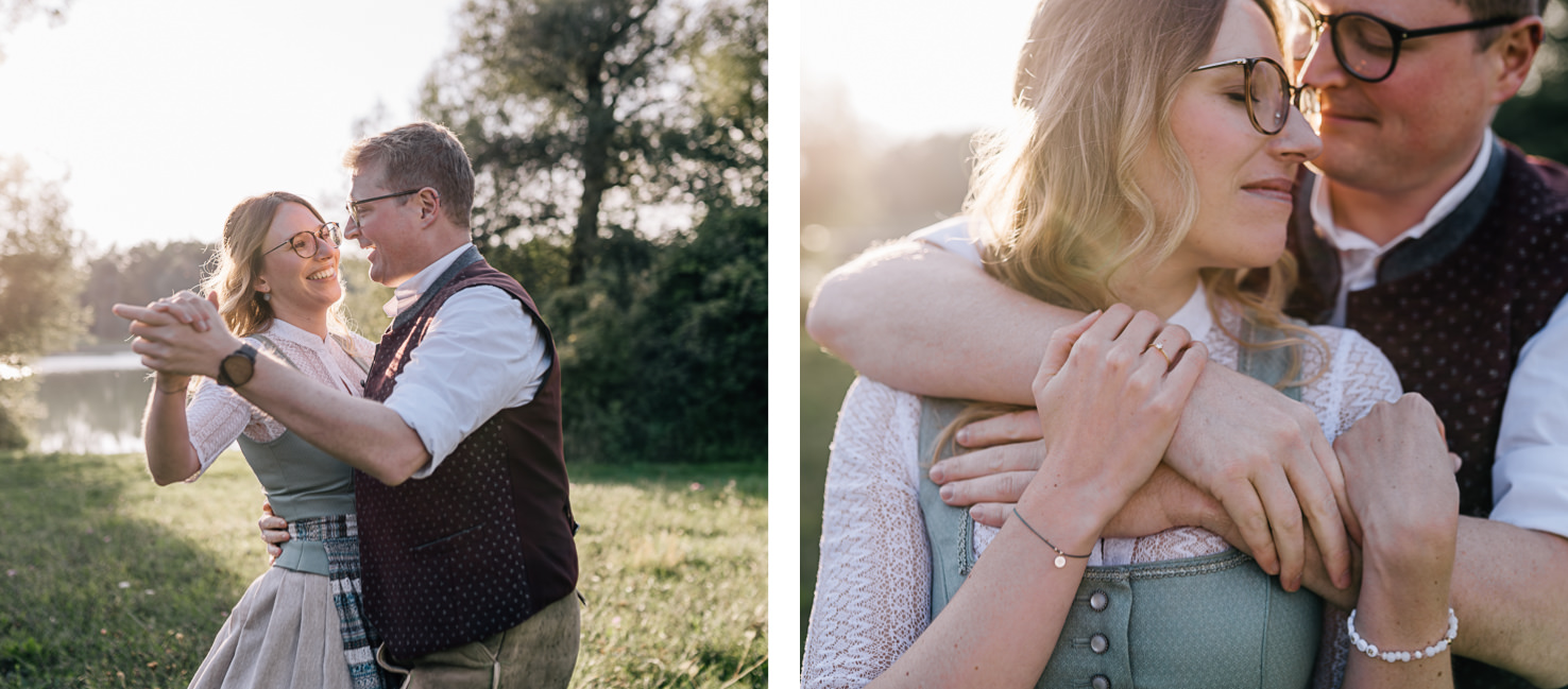 Dieses romantische Paar-Fotoshooting von Fotografin Mica Zeitz fängt die liebevolle Verbindung zwischen einem Paar in einem malerischen Sonnenuntergang am Gewässer ein. Die natürliche Umgebung und die authentischen Emotionen schaffen eine einladende Atmosphäre, ideal für Hochzeits- und Paarfotografie.