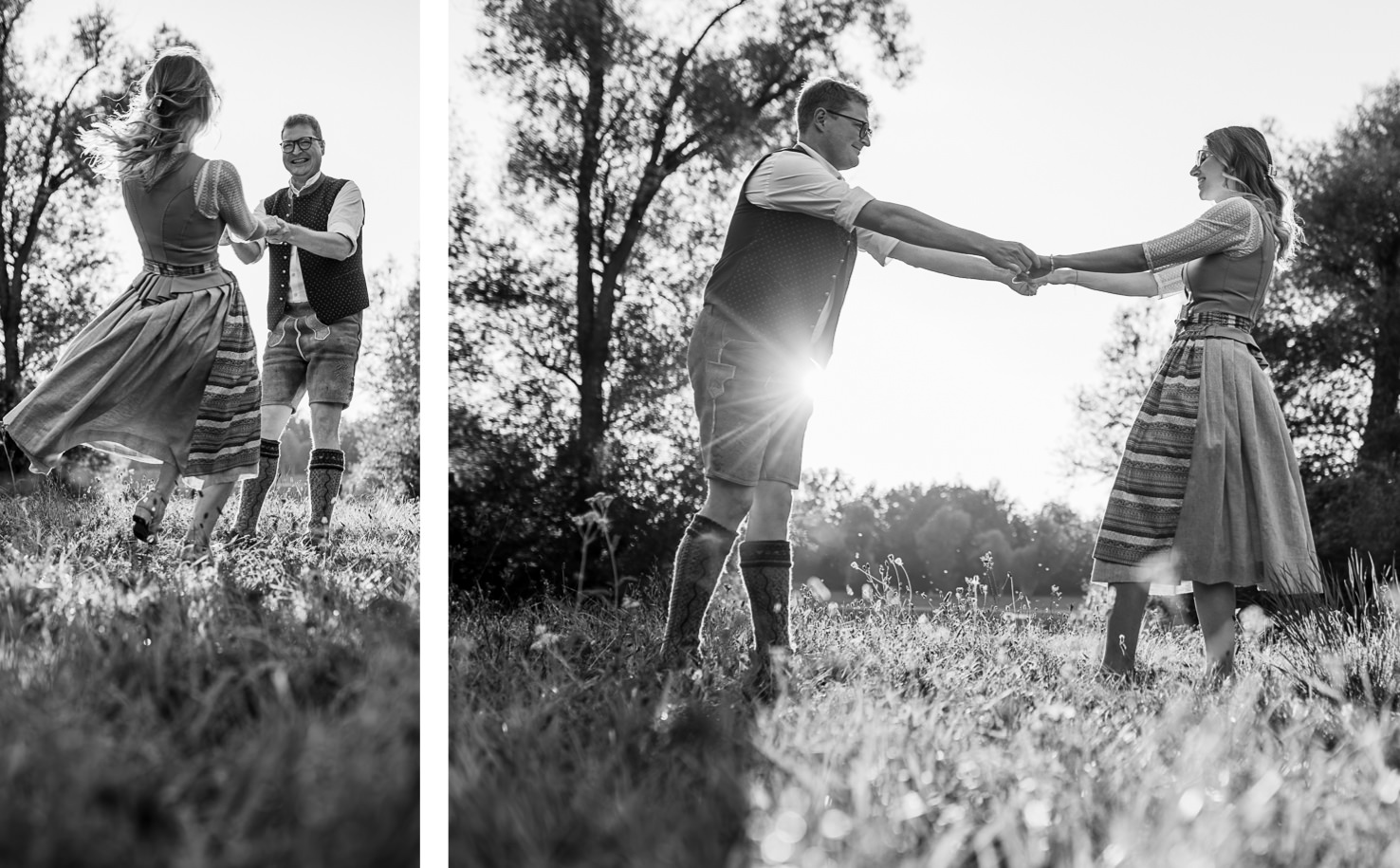 In dieser zauberhaften Schwarzweißaufnahme von Mica Zeitz tanzen ein Paar in traditioneller Tracht auf einer blühenden Wiese, während die Sonnenstrahlen romantisch durch die Bäume scheinen. Die fröhliche Atmosphäre und die Bewegungen fangen die Leichtigkeit des Moments perfekt ein, ideal für Webseiten, die sich mit Hochzeiten, bayerischer Kultur oder Paarfotografie befassen.